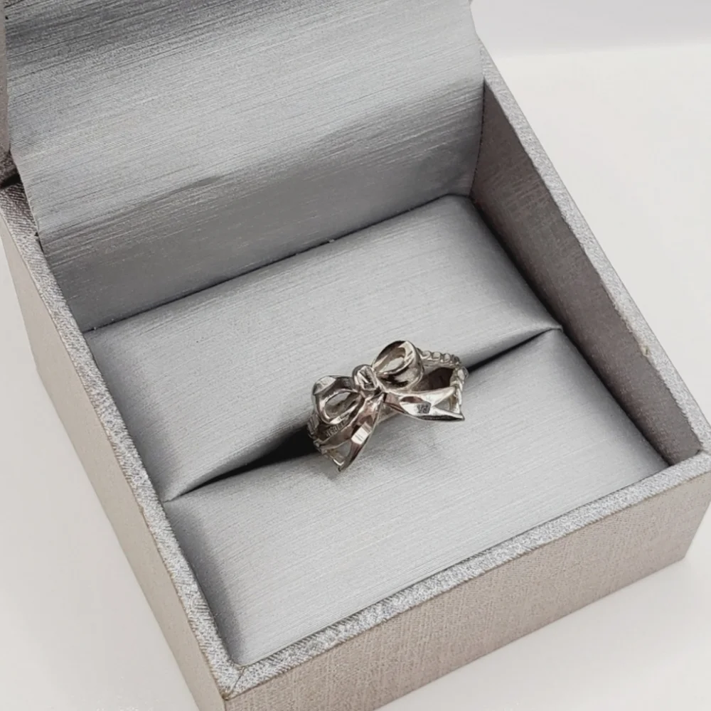 Silver Bow Ring - Picture 7 of 7